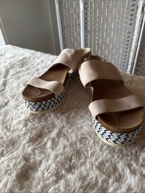 Skechers Beige Platform Sandals with Woven-Pattern sole.